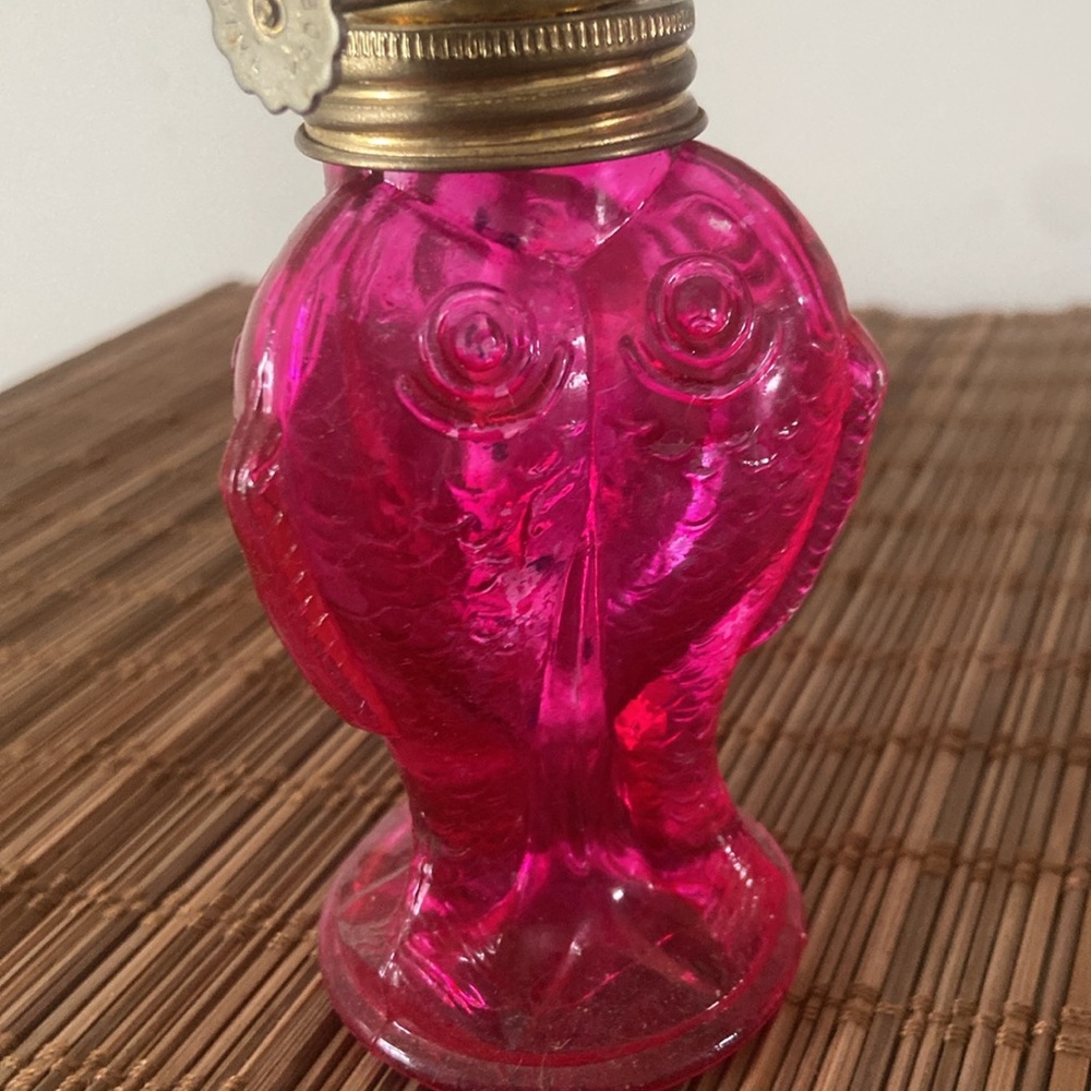 Vintage Pink Glass Oil Kerosene Lamp Fish Design Clear Top Medium Sized 8 Inches - Picture 2 of 7
